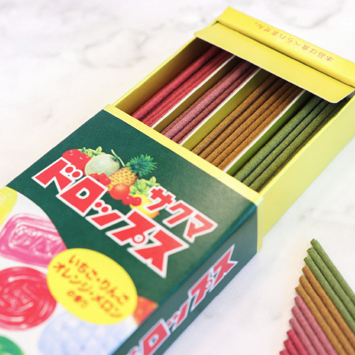 カメヤマ コラボ線香 2点セット コメダ珈琲店 + サクマドロップス お香 ミニ寸 線香 コラボ コーヒー かわいい 好物線香 故人の好物シリーズ 供養 仏壇 お墓参り ご供養 お盆 お彼岸 月命日 新盆見舞い お中元 お歳暮 喪中見舞 お供え ユニーク